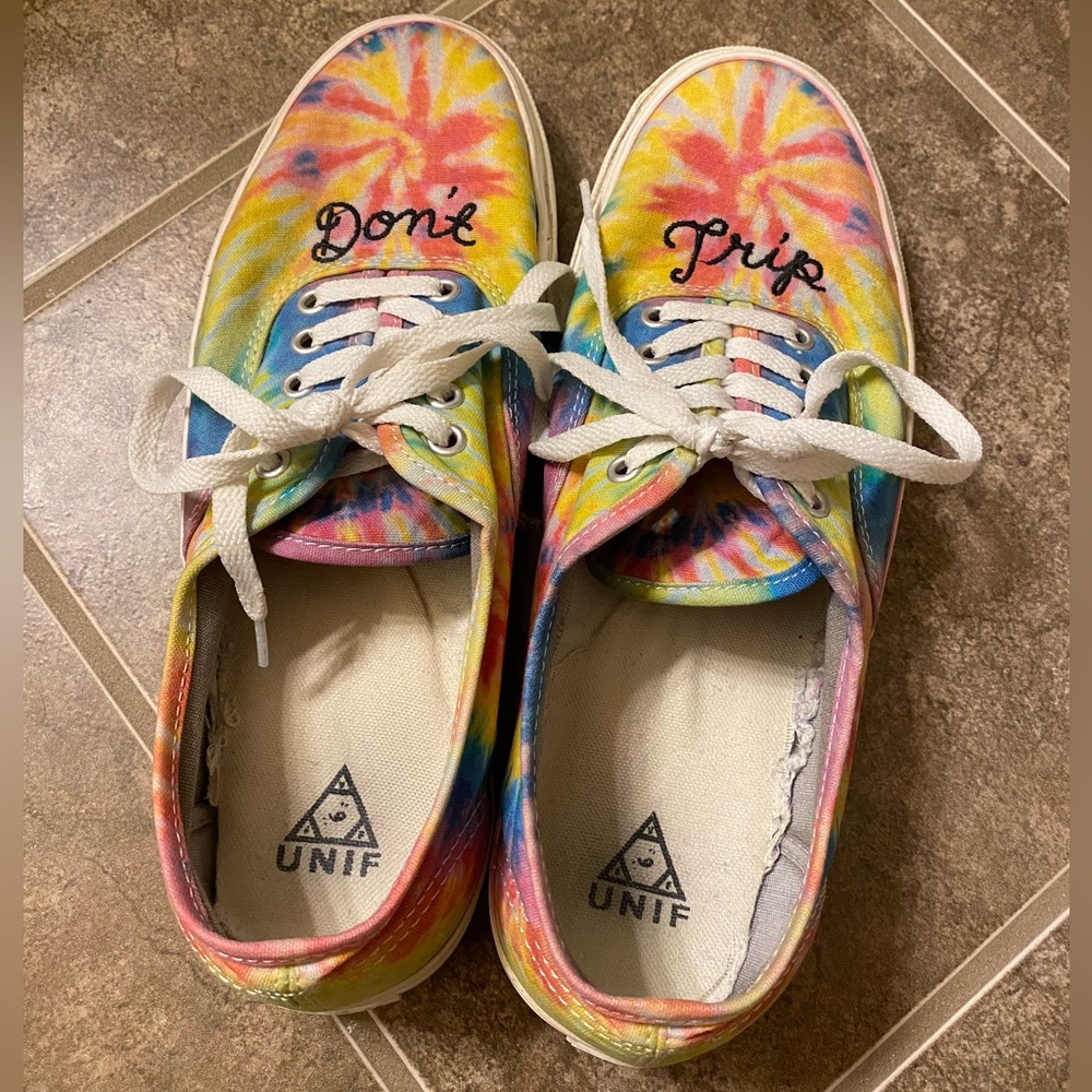 UNIF Tie-Dye 'Don't Trip' Low Top Sneakers - Multicolor